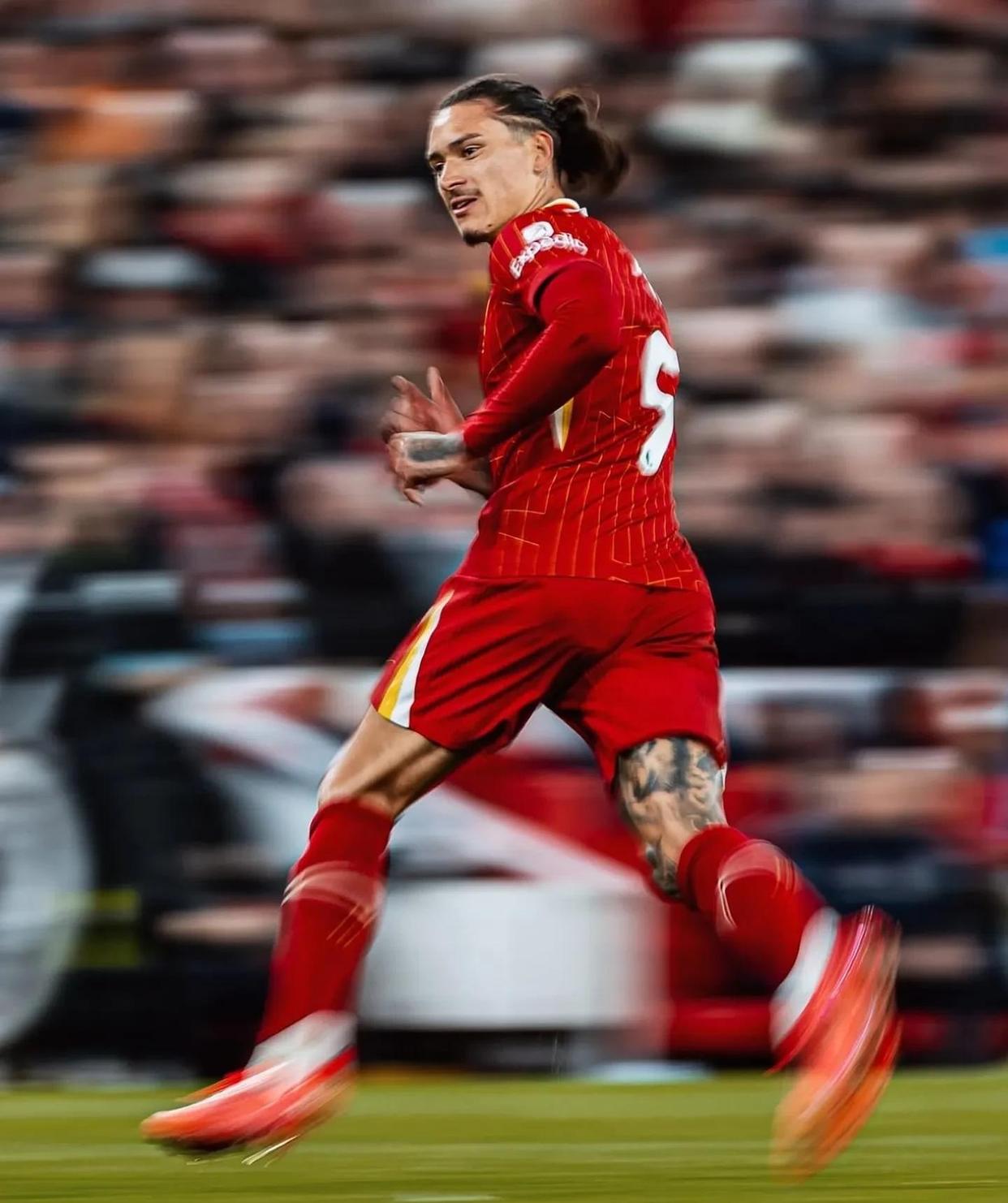 包含利物浦锋线组合默契，世俱杯争冠实力凸显的词条