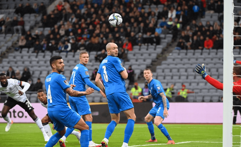 1xBit体育平台-欧国联比赛冰岛队风雨无阻，坚持不懈战斗