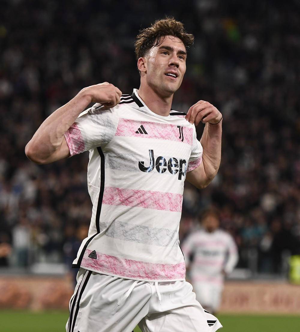 尤文图斯中后卫力挽狂澜，球迷感慨万千