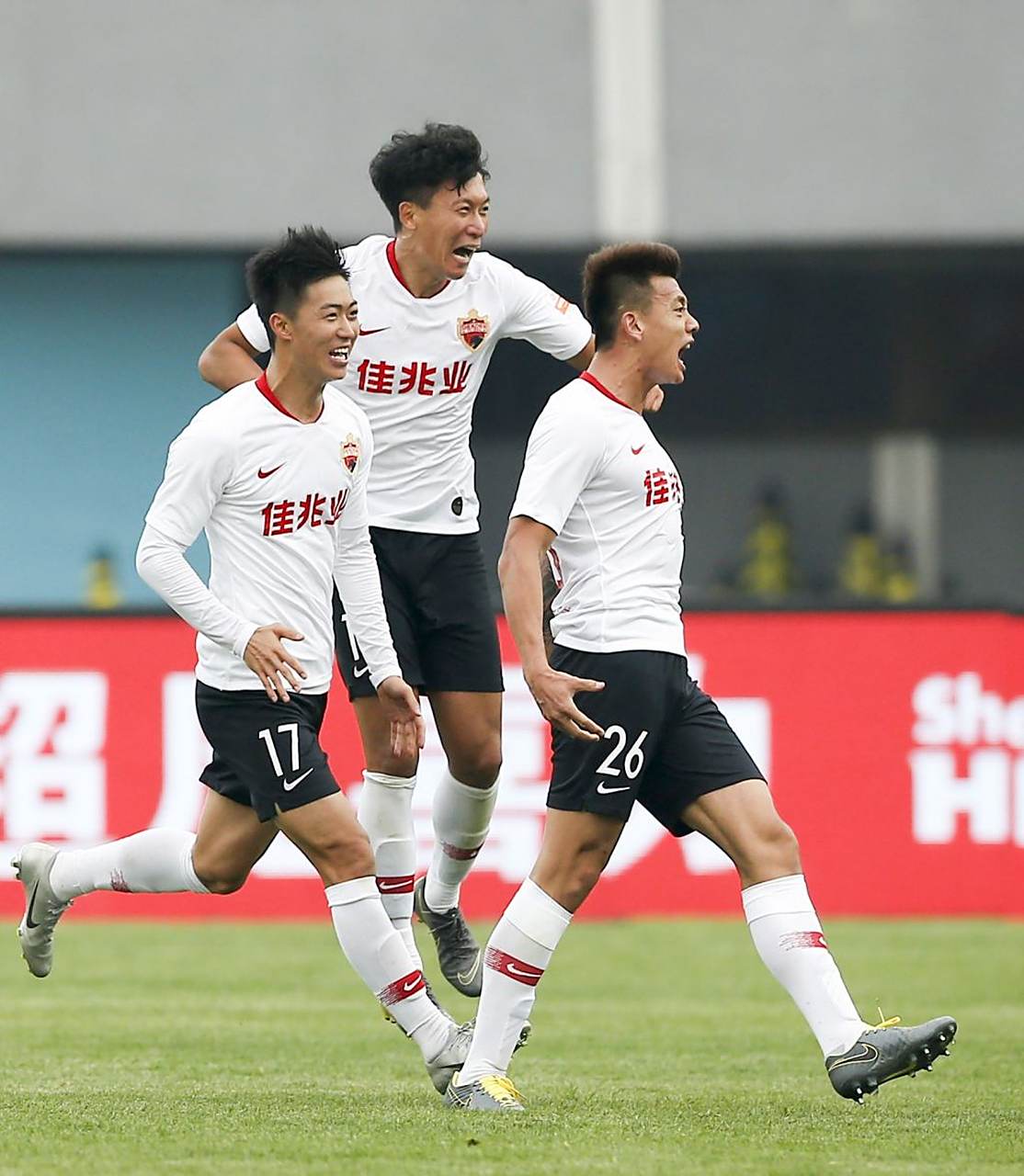 深圳佳兆业客场大胜天津泰达，四连胜