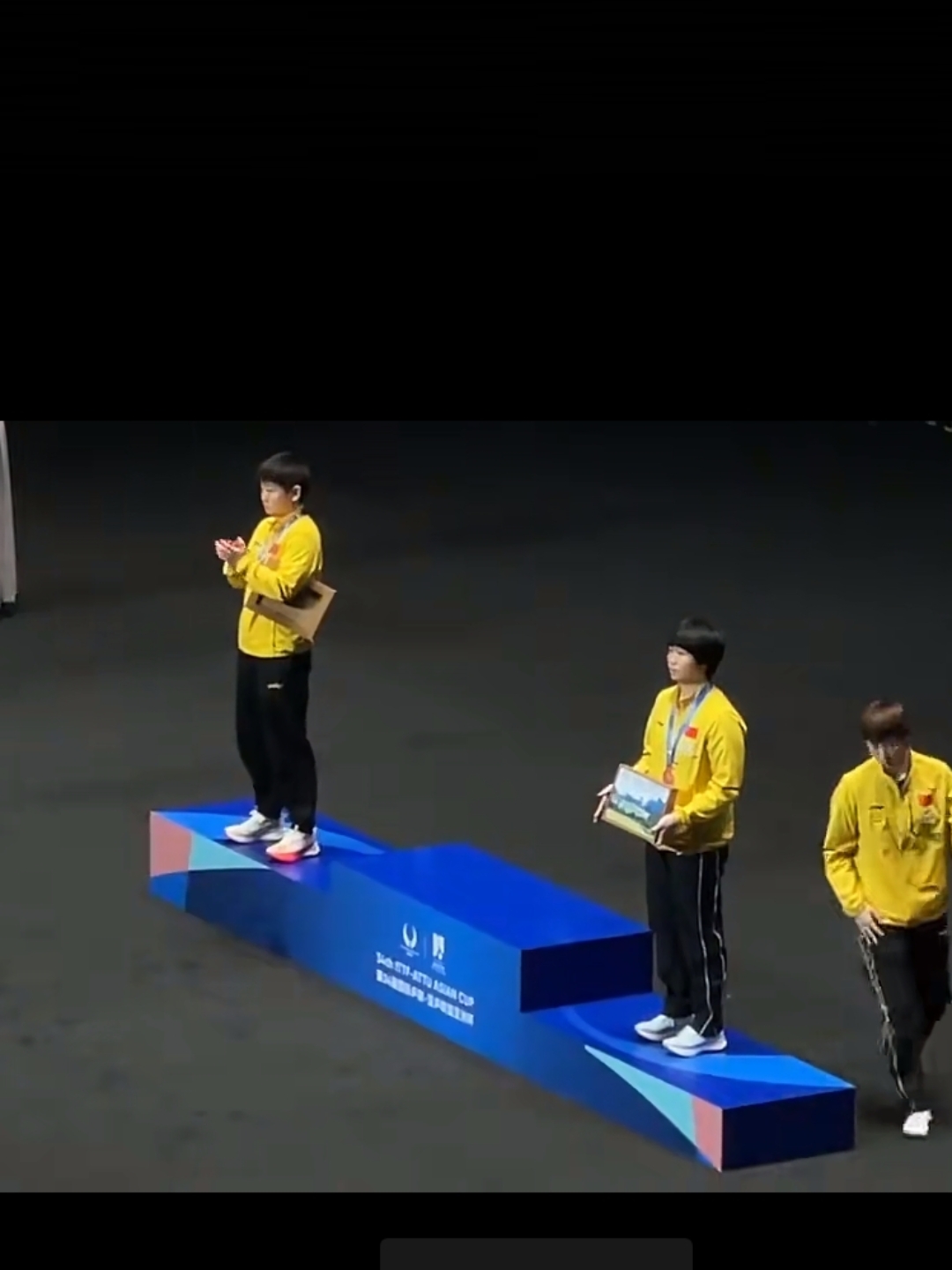 1xBit体育官网登录网址-球员们在场上争分夺秒，向胜利奋勇前进