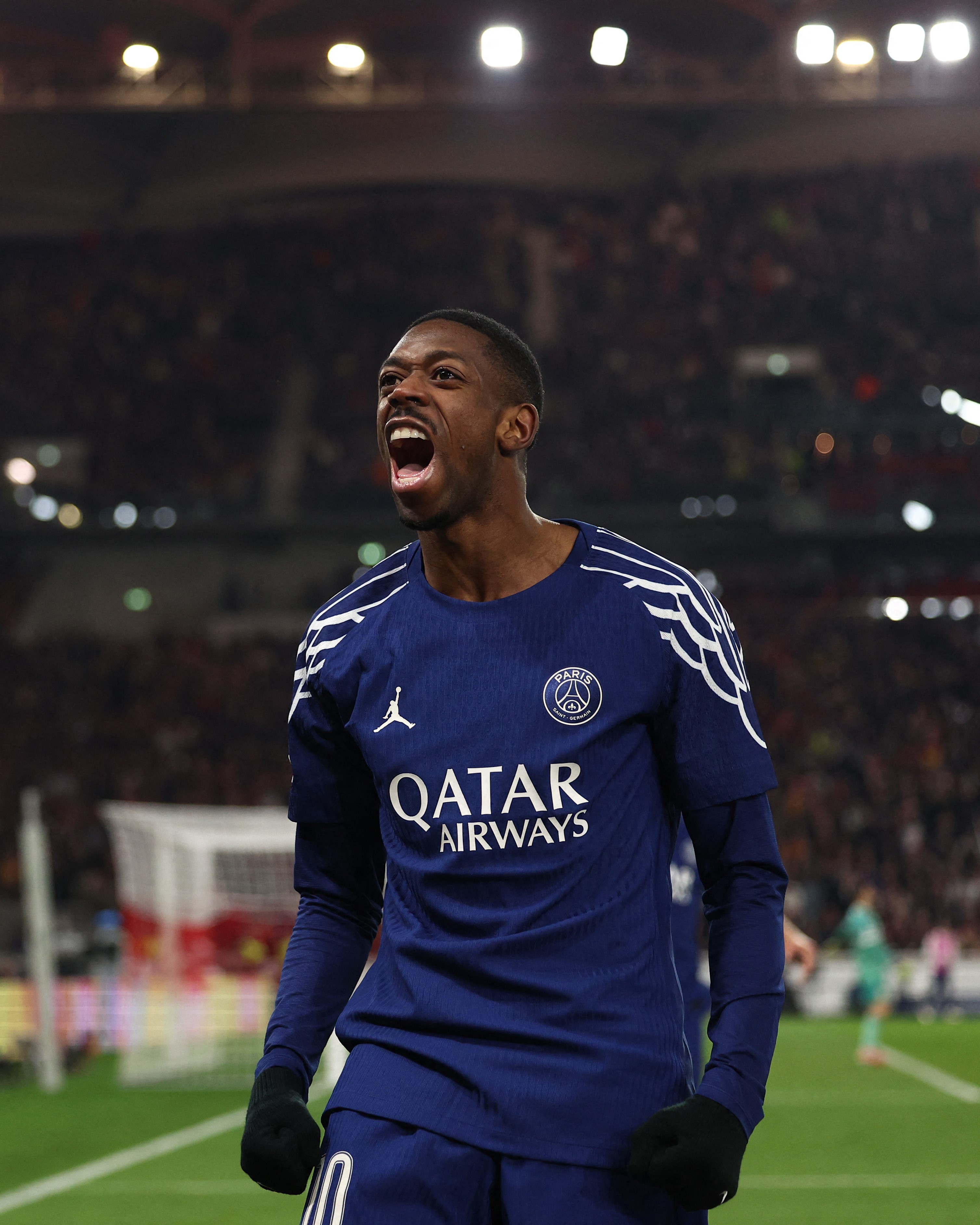 关于斯图加特客场逼平沃尔夫斯堡，成绩平平的信息