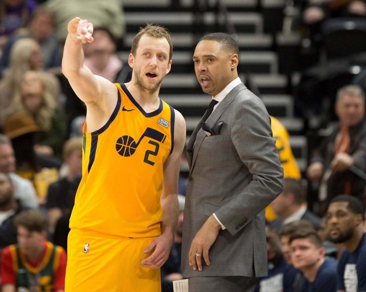 意外失误！球队助理教练犯错，导致比赛失利的简单介绍