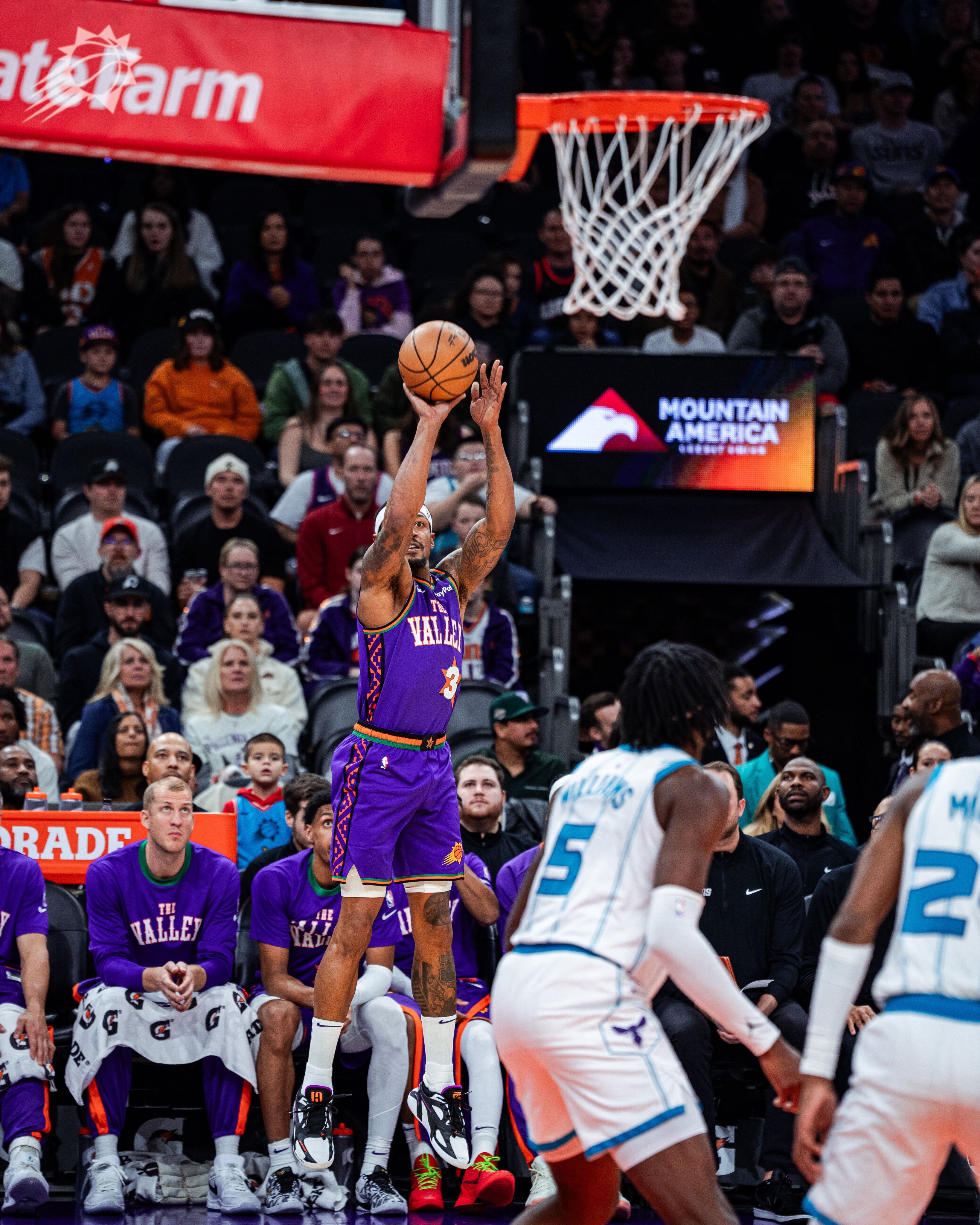 关于勇士惜败黄蜂，西部第二席位有所动摇的信息