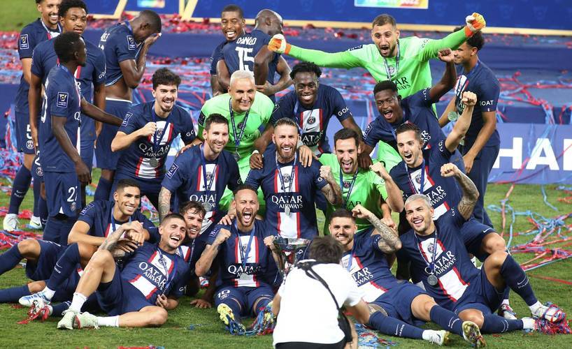 斯特拉斯堡队实力强劲，轻松击败对手，继续保持领先地位