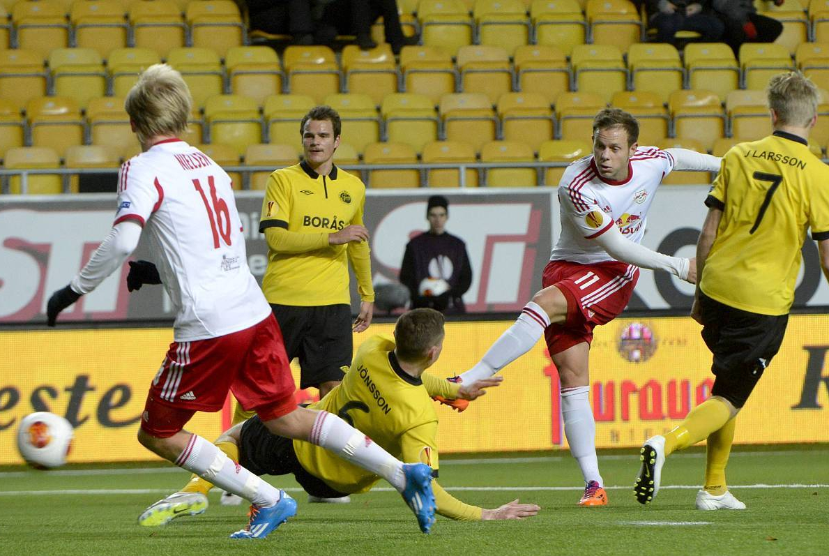 包含埃因霍温壮获胜利，晋级转折点的词条