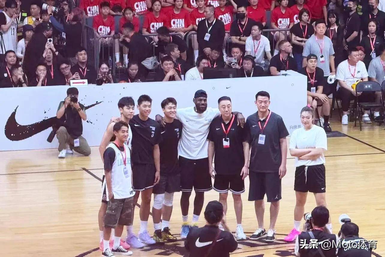 1xBit体育入口-精彩瞬间回顾，球星绽放光芒助球队取胜的简单介绍