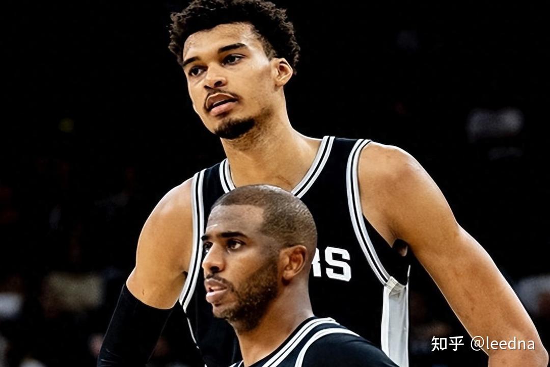 马刺主教练因伤休息期回归指挥球队的简单介绍