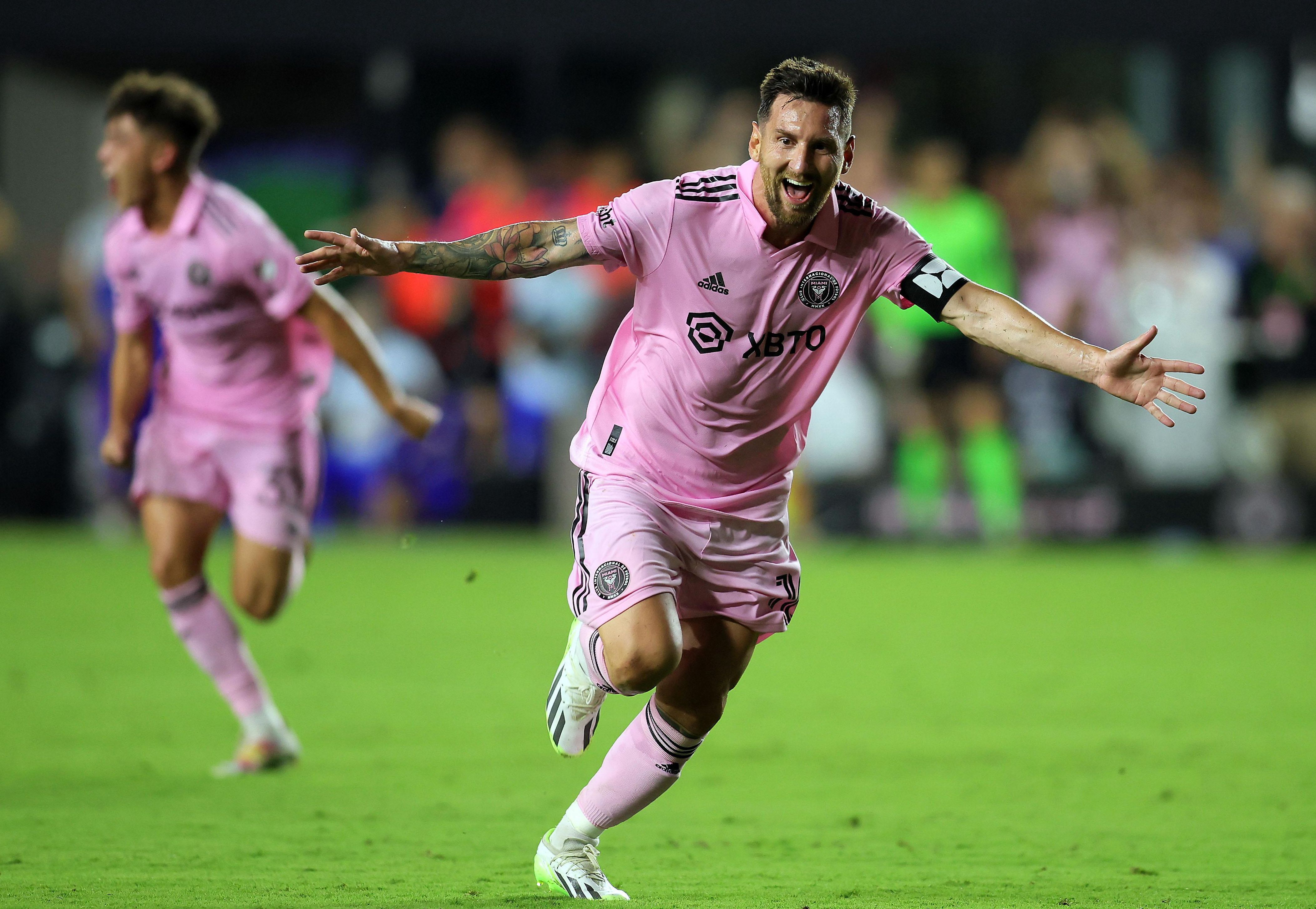 包含梅西将在2021年离开巴塞罗那俱乐部，结束20年传奇生涯的词条