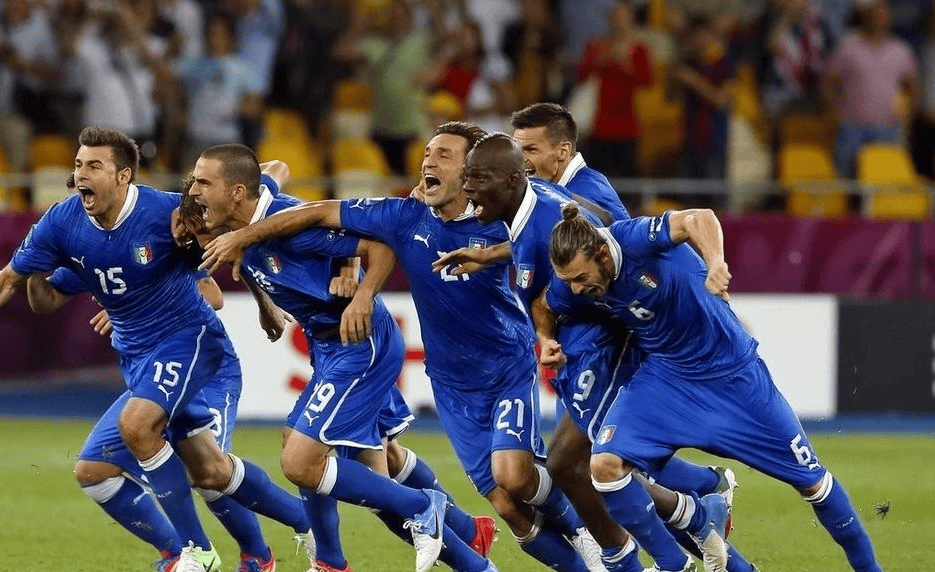 意大利球队豪取连胜，锋线进攻强劲