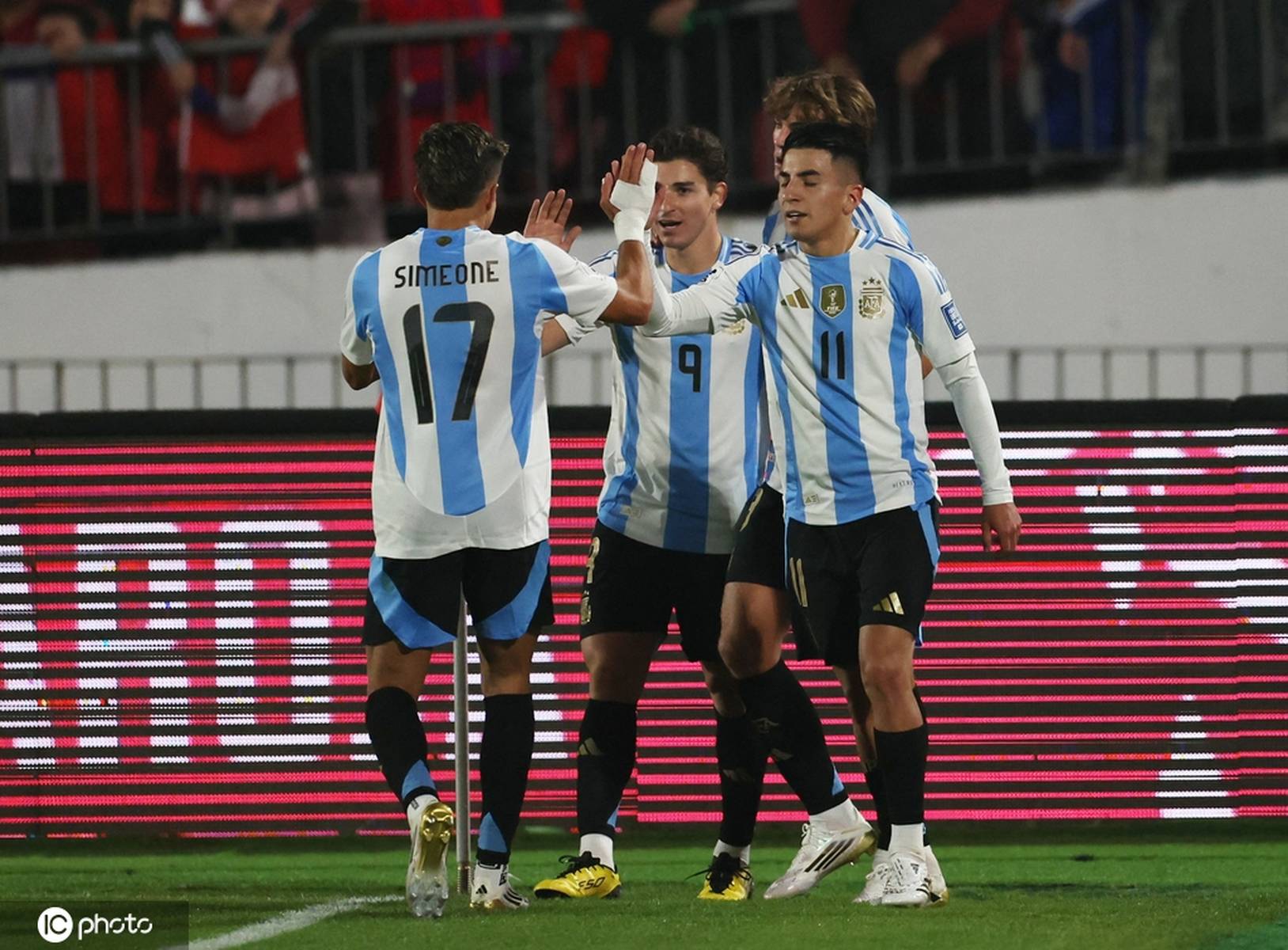 阿根廷男子排球团队一举击败俄罗斯的简单介绍