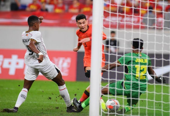 关于意甲赛事座无虚席，球迷热情助威欢呼雀跃的信息