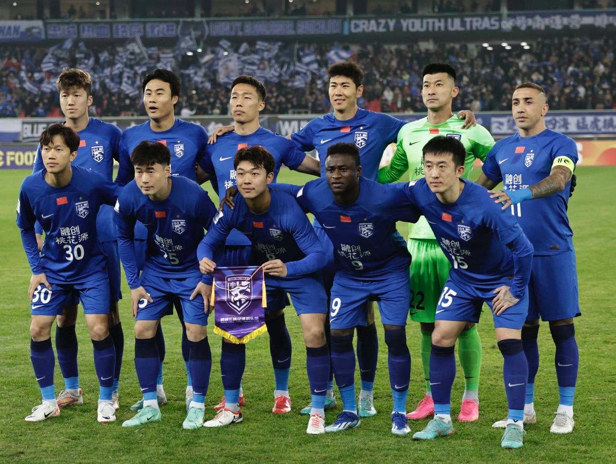 1xBit体育中国官网-申花队大胜贵州，球员们庆祝满场