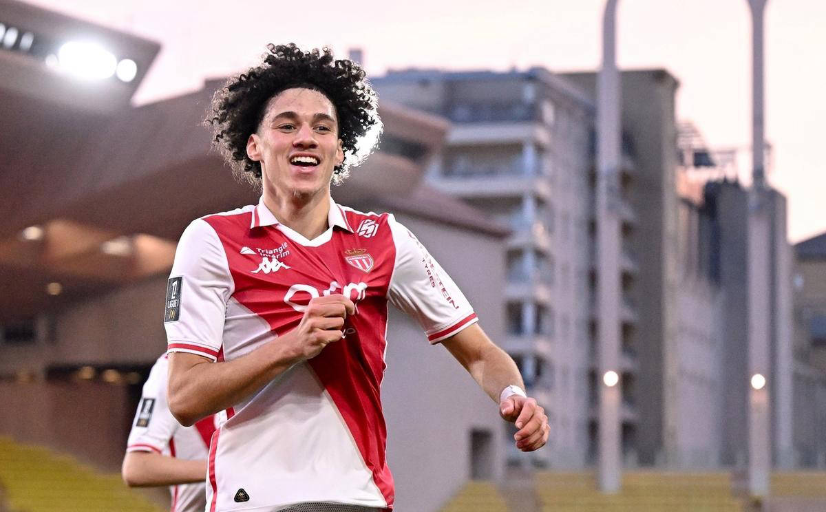 包含摩纳哥瞄准胜利，欲在法甲继续追逐的词条