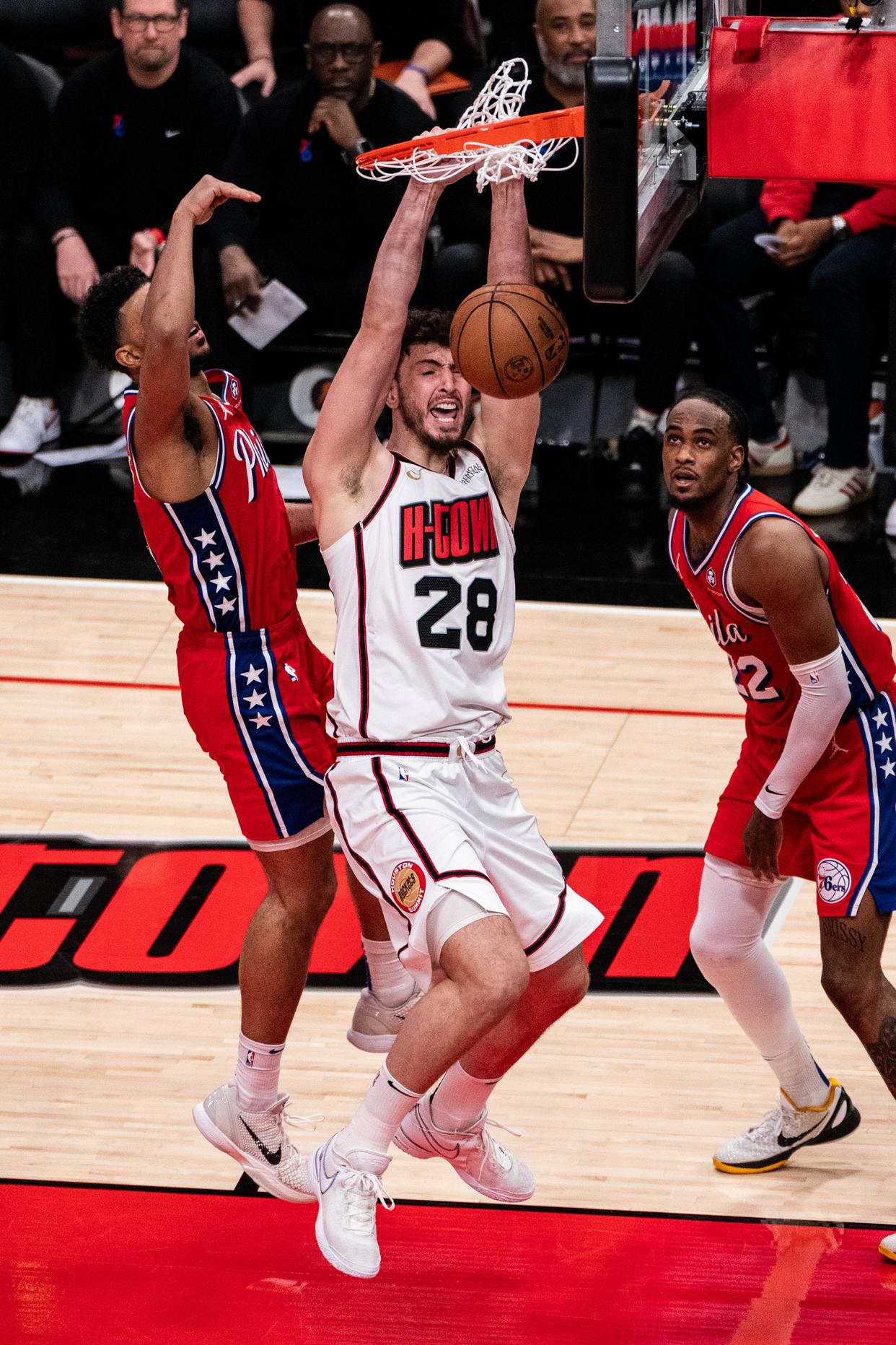 包含76人后卫突破传球连续创造进攻天的词条