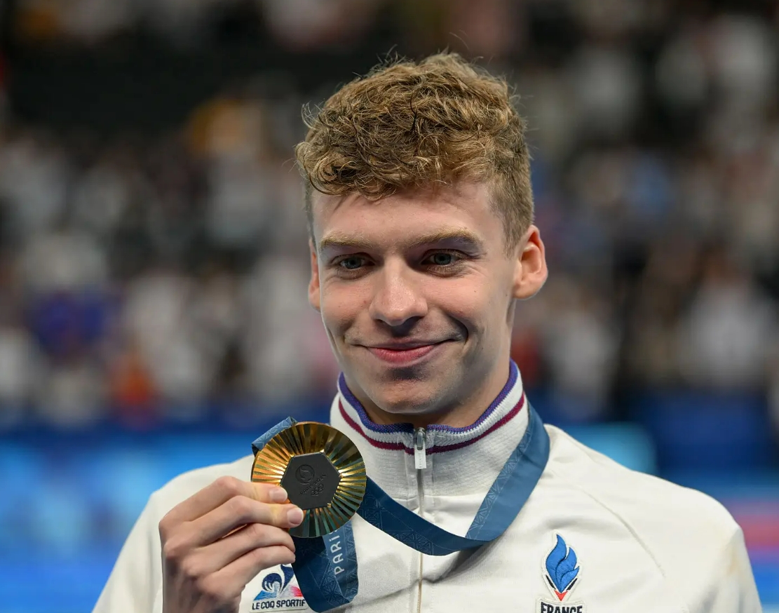 法国游泳选手勇夺金牌，一骑绝尘的简单介绍